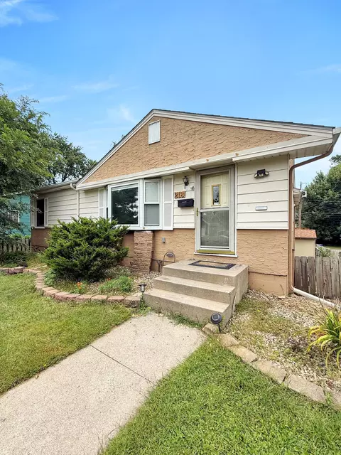 2161 Ross Ave E, Saint Paul, MN 55119