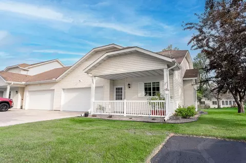 2866 Long Lake Dr, Stillwater, MN 55082