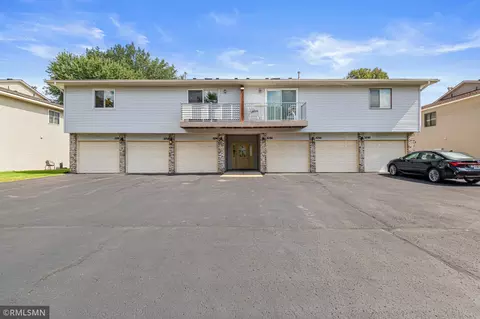 3300 Greenbrier St #3300C, Vadnais Heights, MN 55127