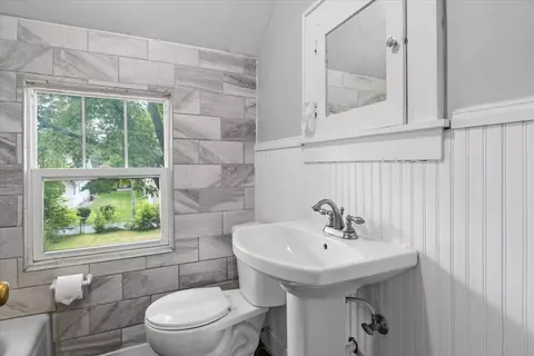 Bath - 605 4th Ave SW, Austin, MN 55912 photo 3 of 3