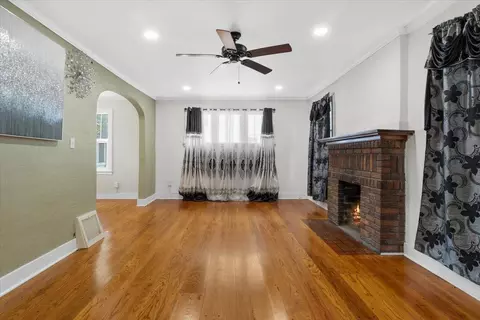 Living - 605 4th Ave SW, Austin, MN 55912 photo 2 of 4