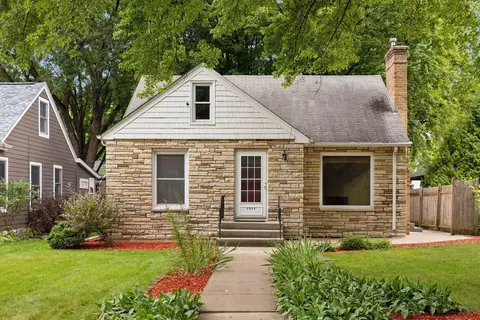 2906 Zenith Ave N, Robbinsdale, MN 55422