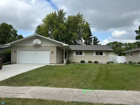 2526 Willow Rd N, Fargo, ND 58102