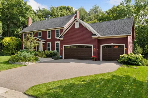 6687 Mulberry Cir E, Chanhassen, MN 55317
