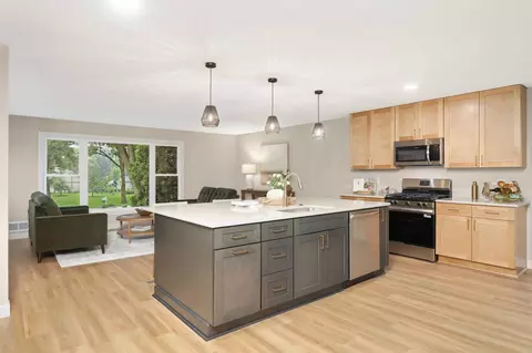 2040 Vagabond Ln N, Plymouth, MN 55447