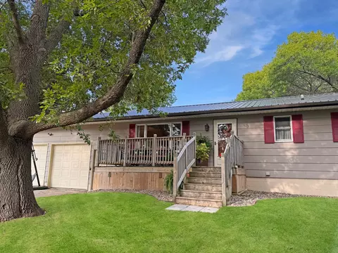 341 3rd St, Walnut Grove, MN 56180