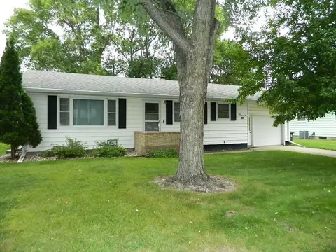402 Lawrence St, Marshall, MN 56258