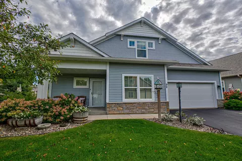 98 Linden Ave, Hudson, WI 54016