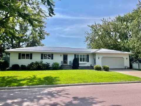 211 E Van Dusen St, Springfield, MN 56087