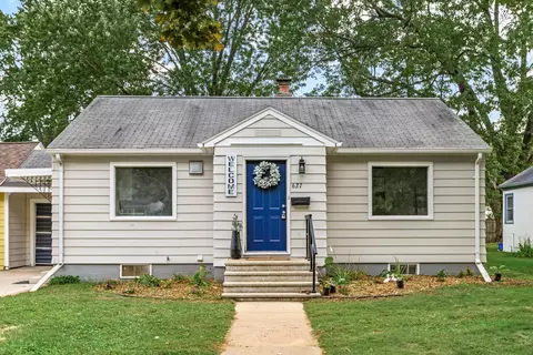 627 Putnam Dr, Eau Claire, WI 54701