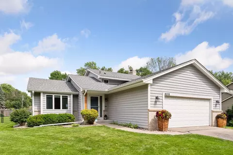 6215 Heathbrook Dr, Eden Prairie, MN 55346