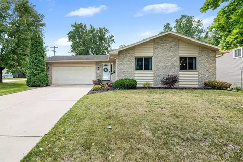 475 Willow Creek Dr, Owatonna, MN 55060