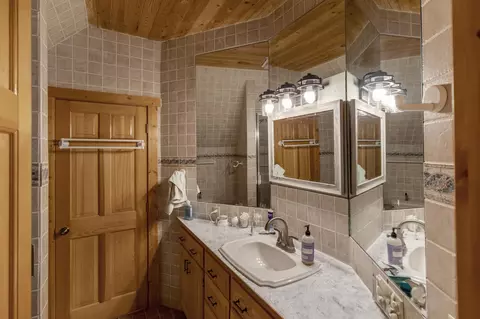 Bath - 4426 Pine Point Dr NW, Walker, MN 56484 photo 3 of 3