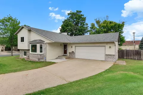 9887 Ilex St NW, Coon Rapids, MN 55433