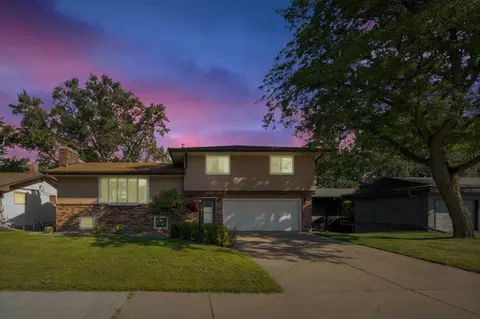 2179 Upper Afton Rd E, Saint Paul, MN 55119