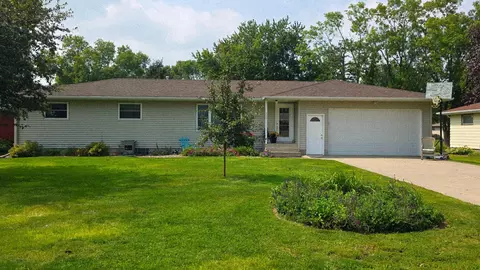 100 W 4th St S, Cottonwood, MN 56229