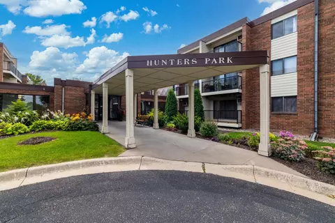 4 Pine Tree Dr #233, Arden Hills, MN 55112