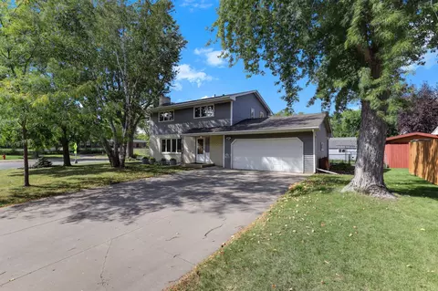 10934 Southview Dr, Burnsville, MN 55337