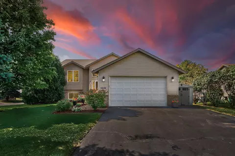 4640 Oakwood Cir SE, Prior Lake, MN 55372