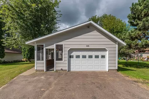 Exterior - 915 5th Ave NE, Brainerd, MN 56401 photo 3 of 5