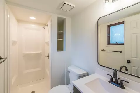 Bath - 915 5th Ave NE, Brainerd, MN 56401 photo 2 of 2