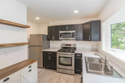 Kitchen - 915 5th Ave NE, Brainerd, MN 56401 photo 1 of 3