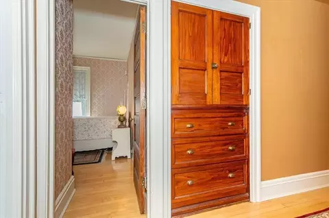 Entry Way - 1616 E 1st St, Duluth, MN 55812 photo 6 of 7