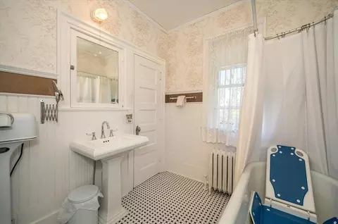 Bath - 1616 E 1st St, Duluth, MN 55812 photo 1 of 1