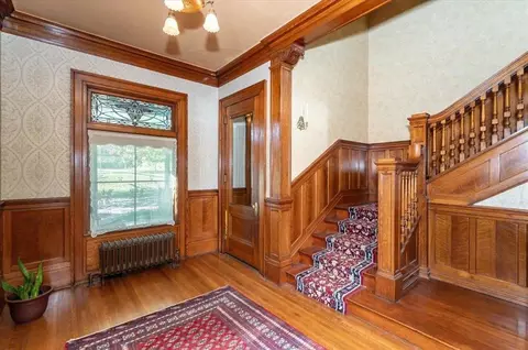 Entry Way - 1616 E 1st St, Duluth, MN 55812 photo 2 of 7