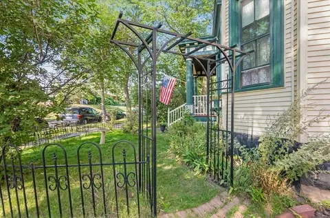 Exterior - 1616 E 1st St, Duluth, MN 55812 photo 6 of 7