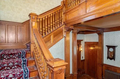 Entry Way - 1616 E 1st St, Duluth, MN 55812 photo 4 of 7