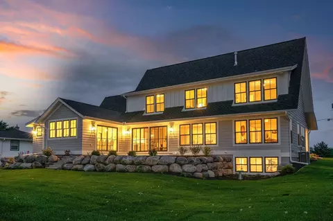 7037 Lamotte Dr, Centerville, MN 55038