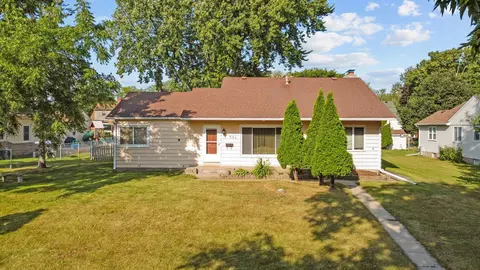 624 1st Ave NW, New Brighton, MN 55112