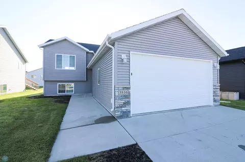 3816 31st St S, Moorhead, MN 56560