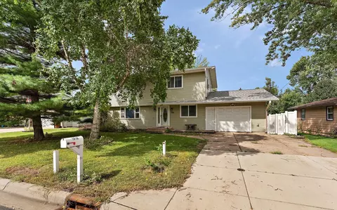1016 15th St W, Hastings, MN 55033