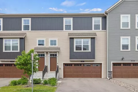 1517 Timberwood Ln, West Saint Paul, MN 55118