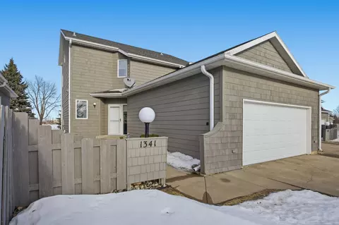 1341 E Rose Creek Pkwy S #8, Fargo, ND 58104