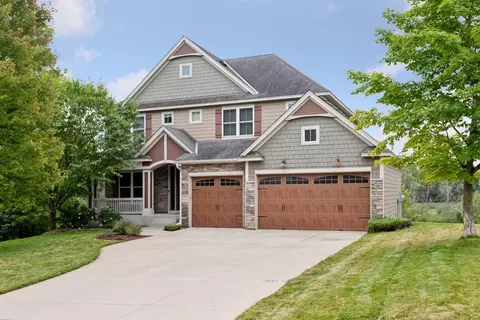 906 Woodland Dr, Little Canada, MN 55109