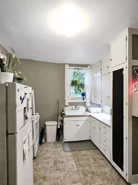 Kitchen - 418 N 7th St, Brainerd, MN 56401 photo 2 of 5