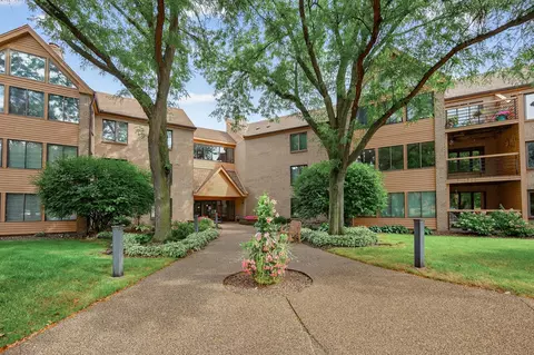 6100 Auto Club Rd #303, Bloomington, MN 55438