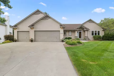 16421 Gunflint Trl, Lakeville, MN 55044