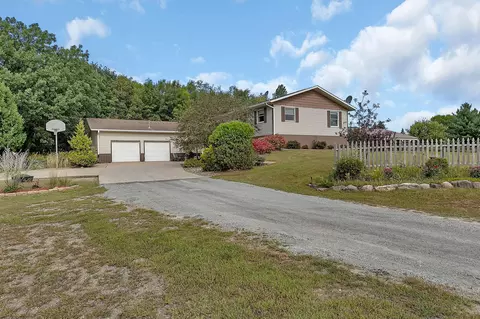 Exterior - 3863 43rd Ave S, Saint Cloud, MN 56301 photo 4 of 25