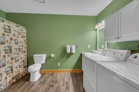 Bath - 3863 43rd Ave S, Saint Cloud, MN 56301 photo 3 of 4