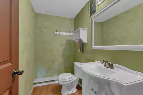 Bath - 3863 43rd Ave S, Saint Cloud, MN 56301 photo 2 of 4