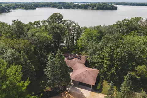 24280 E Cedar Lake Dr, New Prague, MN 56071