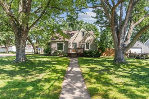 5344 Girard Ave N, Brooklyn Center, MN 55430