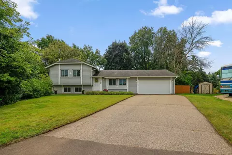 12316 Michelle Cir, Burnsville, MN 55337