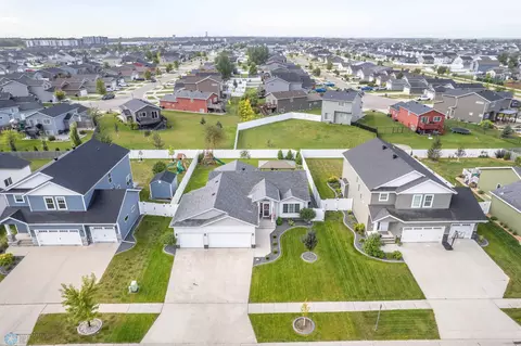 713 23rd Ave W, West Fargo, ND 58078