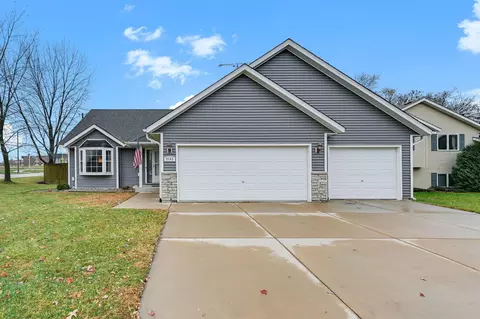 2106 Sunny View Ln, Northfield, MN 55057