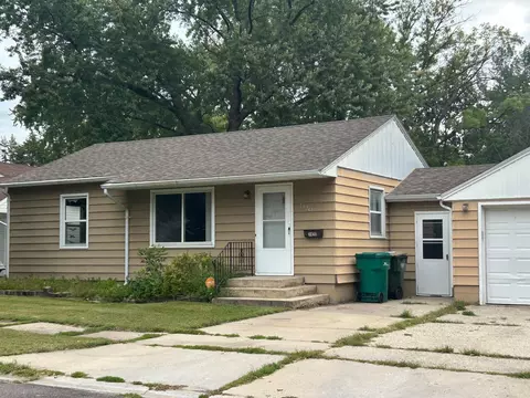 1420 Armstrong Ave N, Glencoe, MN 55336